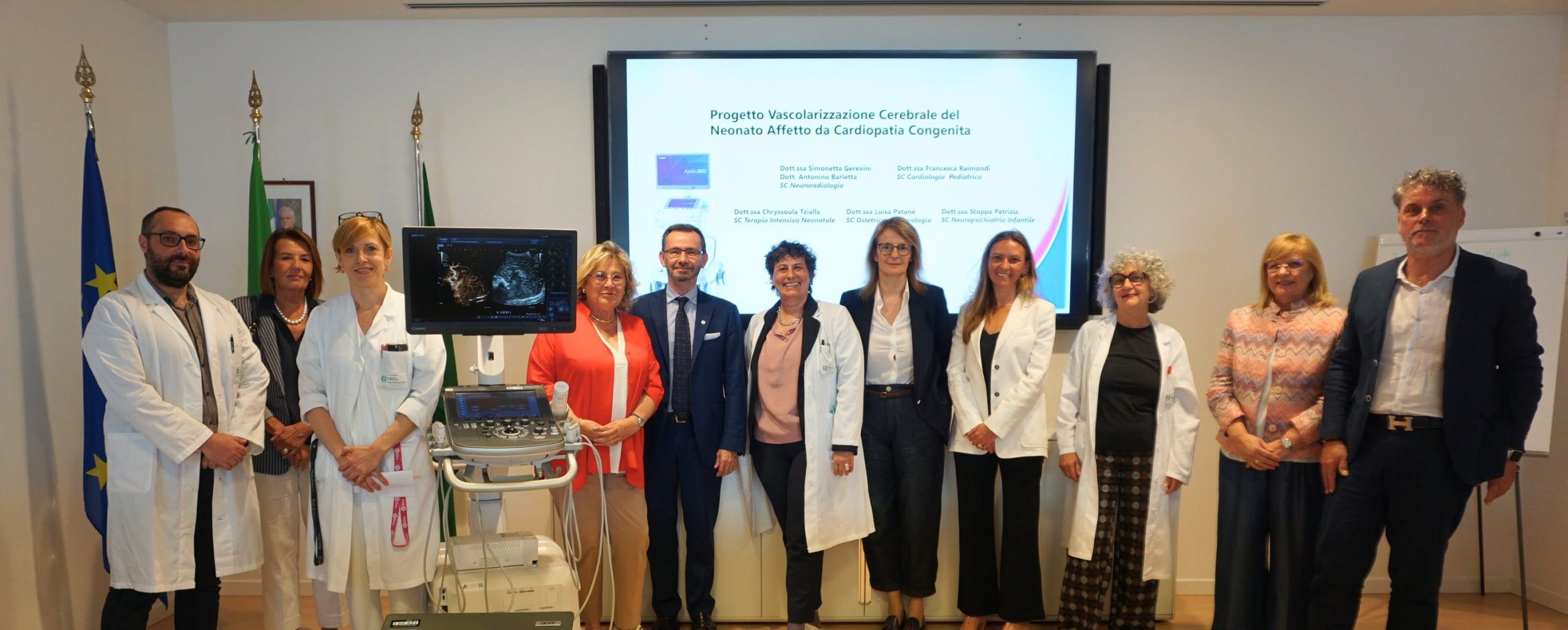 Donazione ecografo per la ricerca neonatale Presentazione dell'ecografo donato al Papa Giovanni XXIII da Nepios, Associazione per l'Aiuto al Neonato ODV e L'Orizzonte di Lorenzo